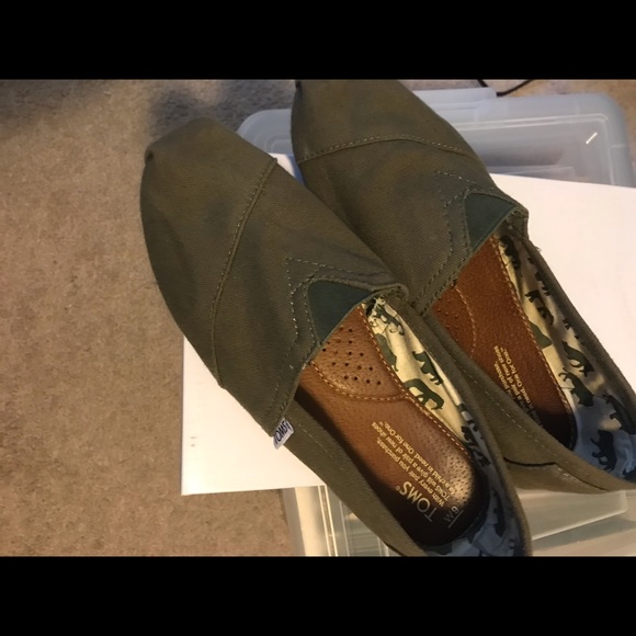 Women’s Toms - Picture 3 of 4